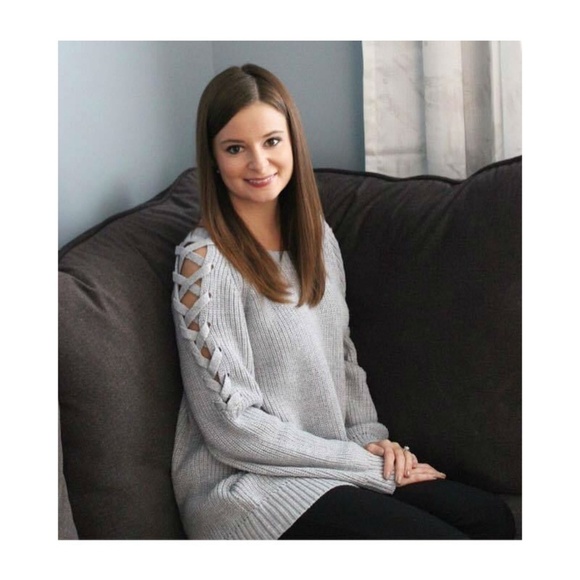 💕SANCTURY - ANTHROPOLOGIE💕 Lace Up Sleeve Pullover Sweater Grey Small S NWT - Picture 2 of 8